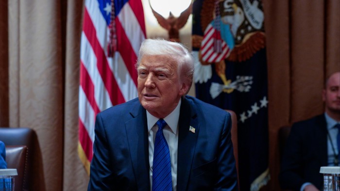 Donald Trump étend la guerre à l’industrie juridique avec des ordres ciblant Jenner et Bullock