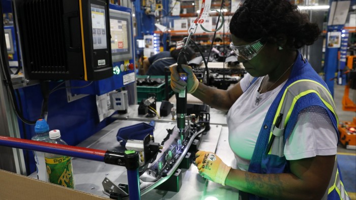 Les commandes de rapports des fabricants américains ont chuté à mesure que les attentes de croissance baissent
