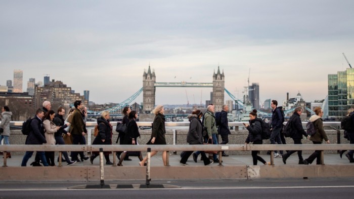 La croissance des services britanniques offre un repos à Rachel Reeves avant la déclaration de printemps