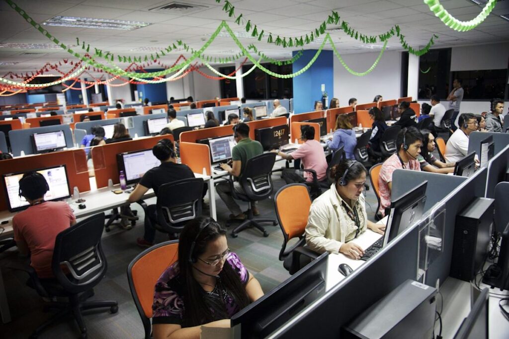 Le PDG de la technologie a été accusé d’une arnaque qui a déclaré que sa startup de commerce électronique était en fait motivée par l’IA alors qu’il utilisait un travail humain manuel