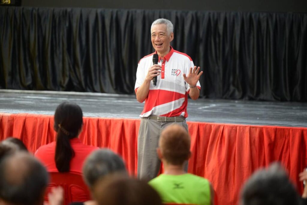 SM Lee encourage s’orée à travailler ensemble comme une équipe Singapour dans un environnement mondial difficile