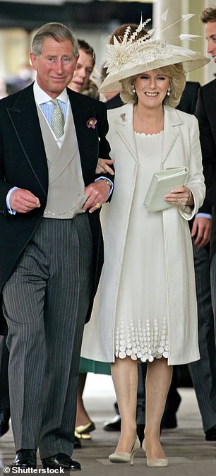 Le signe que la reine Camilla s’inspire de la mode du roi Charles après ses doux gestes, qui marque le 20e anniversaire du couple