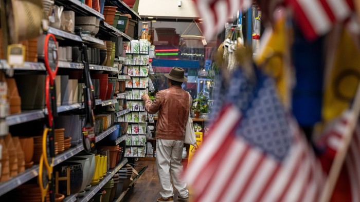 Le sentiment des consommateurs américains se prie au deuxième niveau le plus bas jamais enregistré