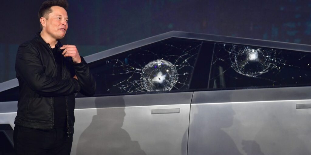Le concepteur en chef de Tesla: détruire accidentellement une fenêtre Cybertruck était une « grande opportunité de marketing »