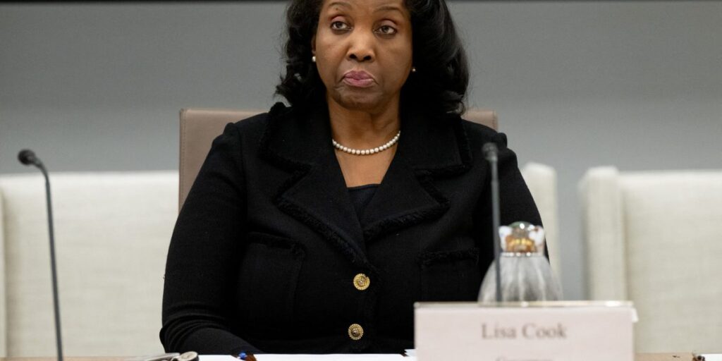Alors que la tentative de Trump de licencier Lisa Cook ouvre la porte à la majorité du GOP nourrie, les investisseurs crachent des baisses de taux d’intérêt: « C’est très positif. »