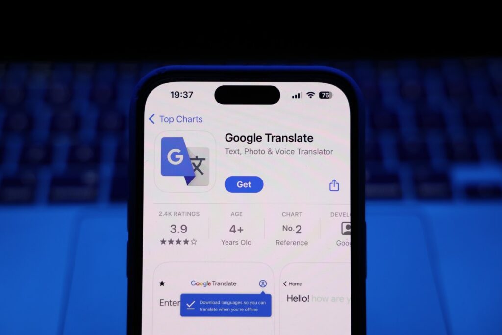 La fonctionnalité de traduction en temps réel des écouteurs de Google Translate s’étend à iOS et à davantage de pays