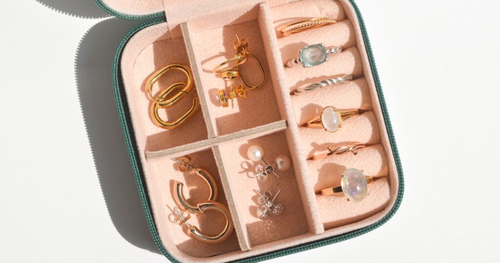 6 calendriers de l’avent bijoux à acheter à prix réduit, sélectionnés par des rédacteurs de mode