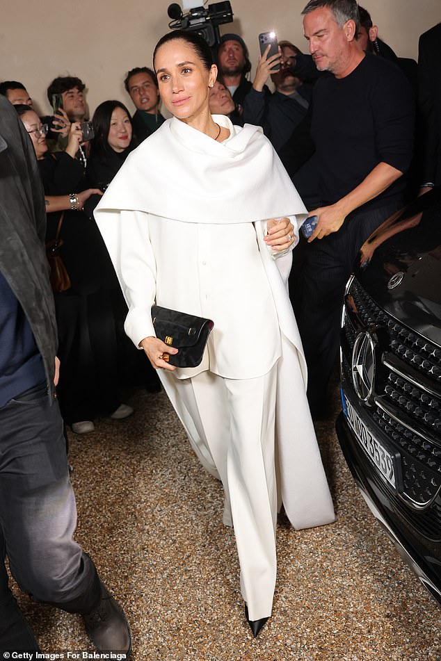 Comment la fête d’anniversaire No Frills de Meghan Markle semble avoir fait allusion à une visite de la Fashion Week de Paris pour arrêter le spectacle