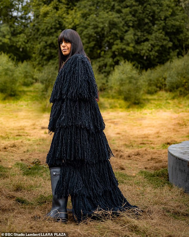 Couleur, coupe et assurance : comment « l’esthétique cohérente » de Claudia Winkleman dans Traitors a fait d’elle une « icône de style moderne » – et 5 règles de mode à suivre pour obtenir son look