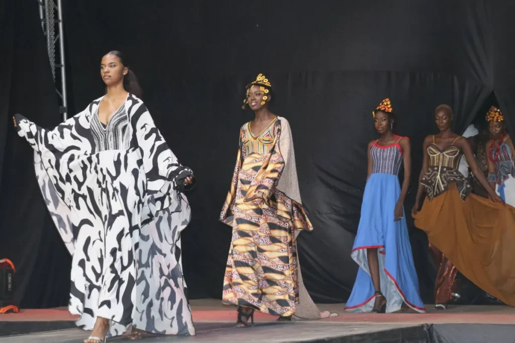 Un défilé de mode à Tombouctou, l’ancienne capitale du Mali, promeut la paix et les talents locaux
