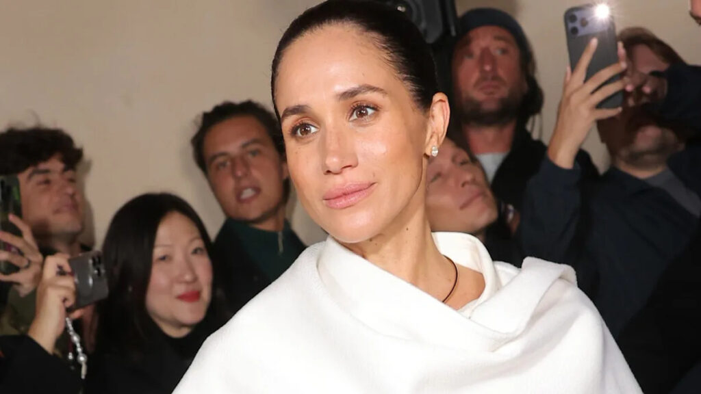 Le créateur affirme que l’apparition de Meghan Markle à la Fashion Week n’était pas une coïncidence