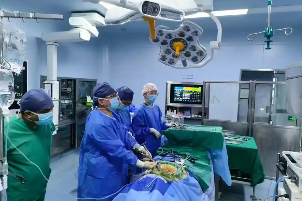Une nouvelle technique de chirurgie de la colonne vertébrale attire les experts