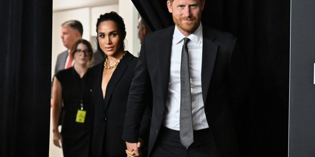 Le prince Harry et Meghan Markle se joignent à Steve Bannon et Steve Wozniak pour appeler à l’interdiction de la « superintelligence » de l’IA avant qu’elle ne détruise le monde.