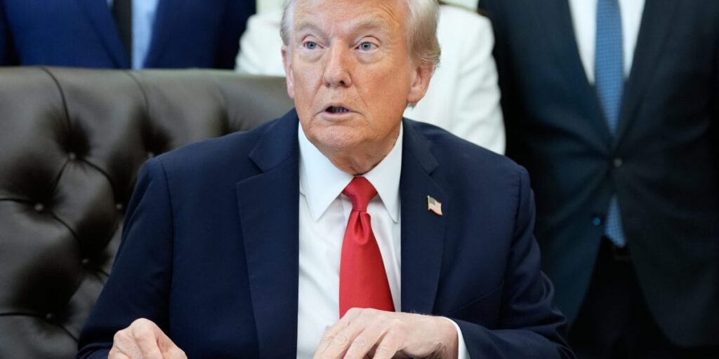 « Au mieux, je veux plus de bébés » : le président Trump signe un accord avec les sociétés pharmaceutiques pour réduire le coût des médicaments courants pour la FIV