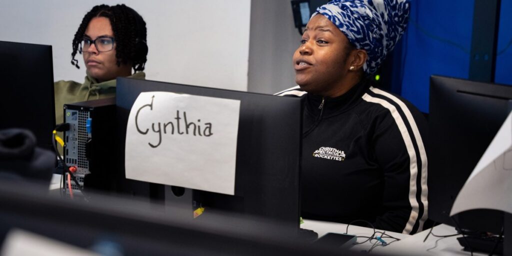 « Il est vraiment difficile de gravir les échelons quand il n’y a pas de bas de l’échelle » : une organisation à but non lucratif axée sur l’emploi de la génération Z remporte une manne de 25 millions de dollars pour la Fondation Citi