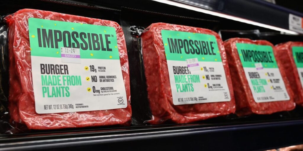 « Faisons confiance aux consommateurs et mettons fin à ce populisme des hot-dogs » : les politiciens européens croisent les bras en votant pour associer le « steak » et la « viande » aux protéines végétales