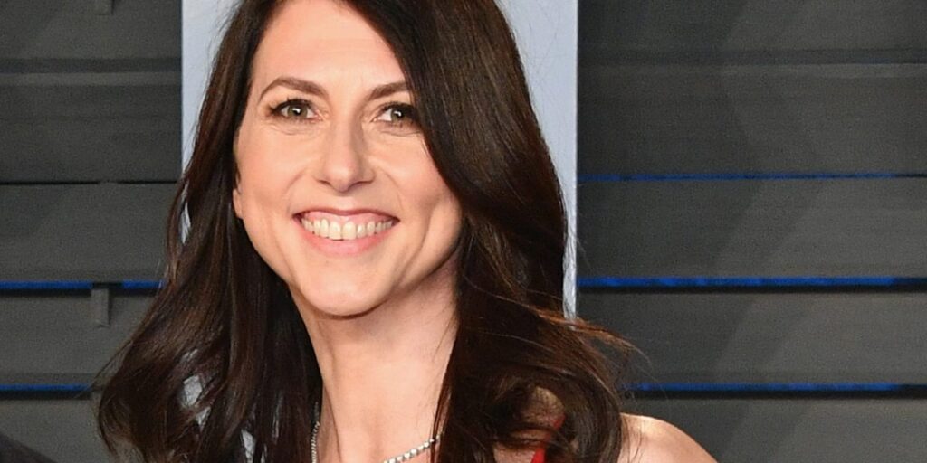 Le dernier don de 60 millions de dollars de Mackenzie Scott est le signe que les philanthropes tentent de combler le vide laissé par les coupes budgétaires du président Trump dans la FEMA.