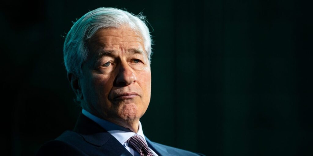 Jamie Dimon met en garde le crédit privé : « Si vous voyez un cafard, il y en a probablement d’autres »