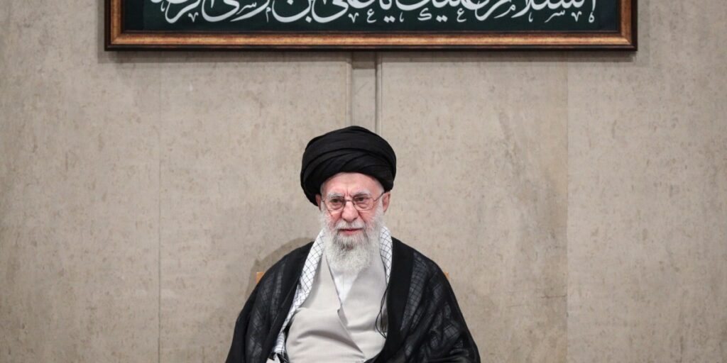 L’Iran se trouve dans l’un de ses points les plus faibles depuis 1979 alors que les pays du Moyen-Orient s’unissent autour du cessez-le-feu à Gaza.
