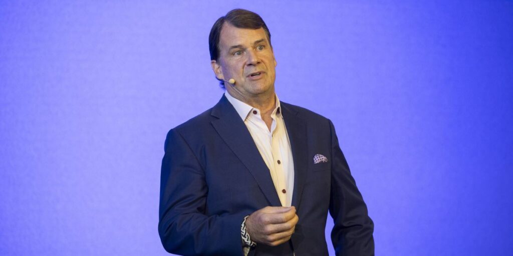 Le PDG de Ford, Jim Farley, espère que l’IA aidera les cols bleus, mais « il est difficile de le dire aujourd’hui ».
