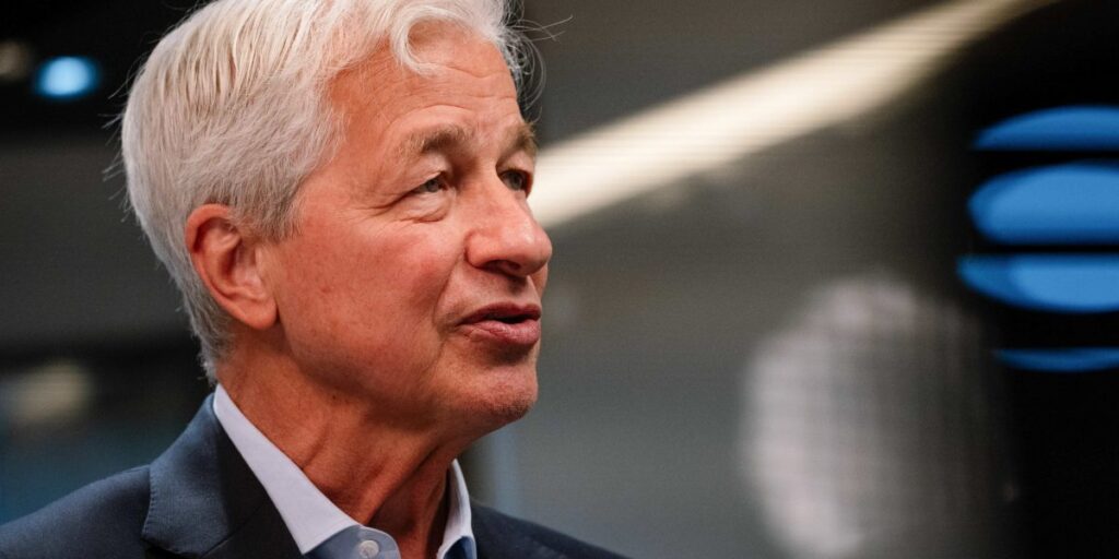 Les derniers commentaires cryptographiques de Jamie Dimon montrent que le PDG est favorable à la blockchain mais silencieux sur Bitcoin