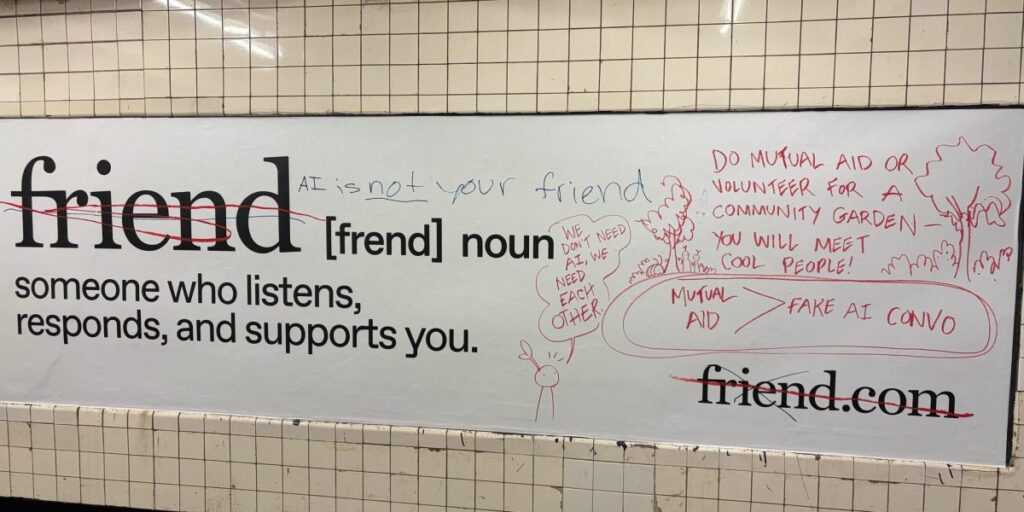 Le PDG de l’AI de 22 ans derrière Friend.com accueille les graffitis avec une campagne publicitaire de 1 million de dollars. « Le capitalisme est le plus grand médium artistique. »