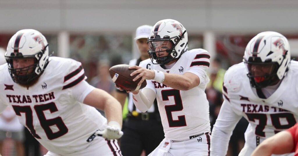 Le quart Behren Morton des Texas Tech Red Raiders est au quotidien avec une blessure au pied