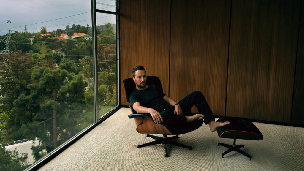 D’abord la mode, maintenant le cinéma : la vision cinématographique d’Anthony Vaccarello pour Saint Laurent