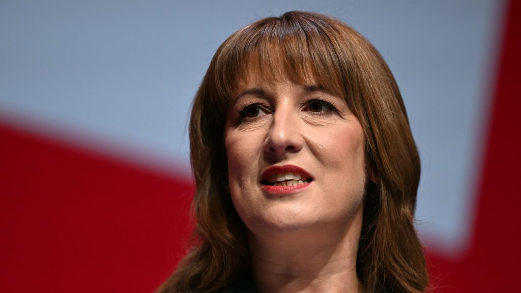 Rachel Reeves admet que l’économie « ne fonctionne pas comme elle le devrait » alors que les niveaux d’emprunt montent en flèche avant le budget