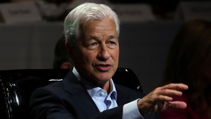 JP Morgan investit jusqu’à 10 milliards de dollars pour soutenir la campagne « America First »