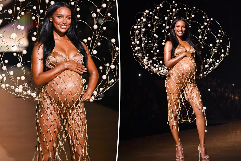 Jasmine Tookes, enceinte, ouvre le défilé Victoria’s Secret 2025