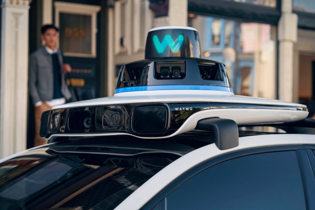 Waymo interrogé par le National Transportation Safety Board pour comportement illégal dans les autobus scolaires