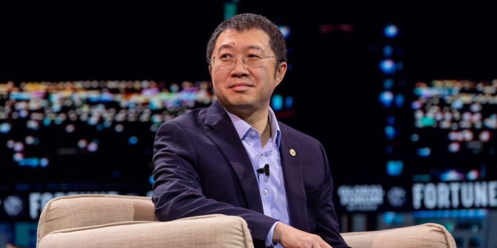 Le PDG de WeRide vante la sécurité des robots taxis alors que les actions commencent à être négociées à Hong Kong