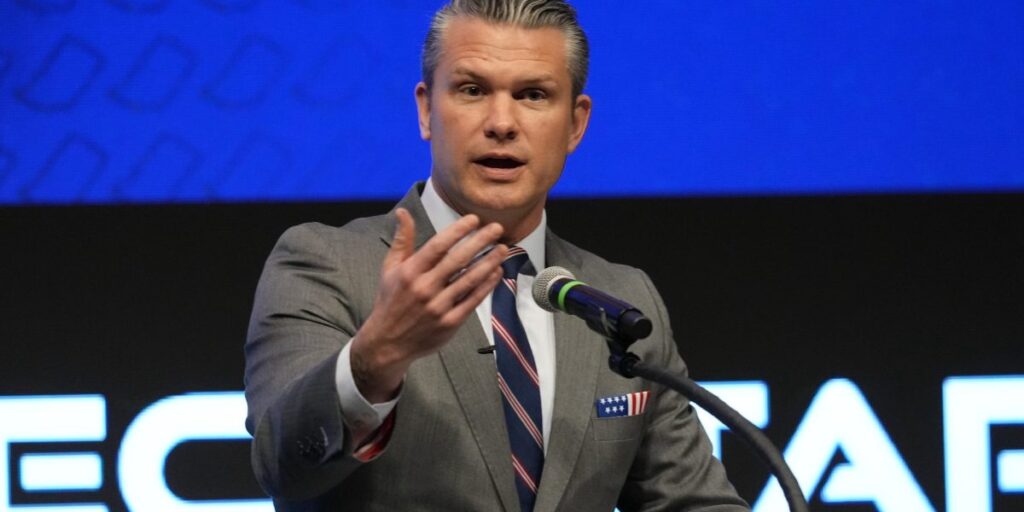 Les députés tirent la sonnette d’alarme suite aux informations selon lesquelles Hegseth aurait ordonné une attaque contre un bateau : « Si c’est vrai, cela équivaudrait à un crime de guerre »