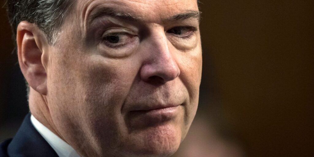 Le ministère de la Justice du président Trump a admis qu’il n’avait pas présenté l’acte d’accusation complet au grand jury qui a inculpé Comey pour deux chefs d’accusation.