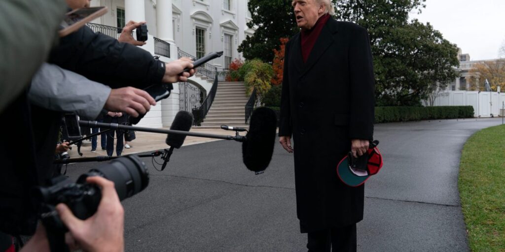 Le président Trump, exaspéré, a déclaré aux journalistes que Jack Nicklaus « ferait du travail » sur le terrain de golf du président de longue date.