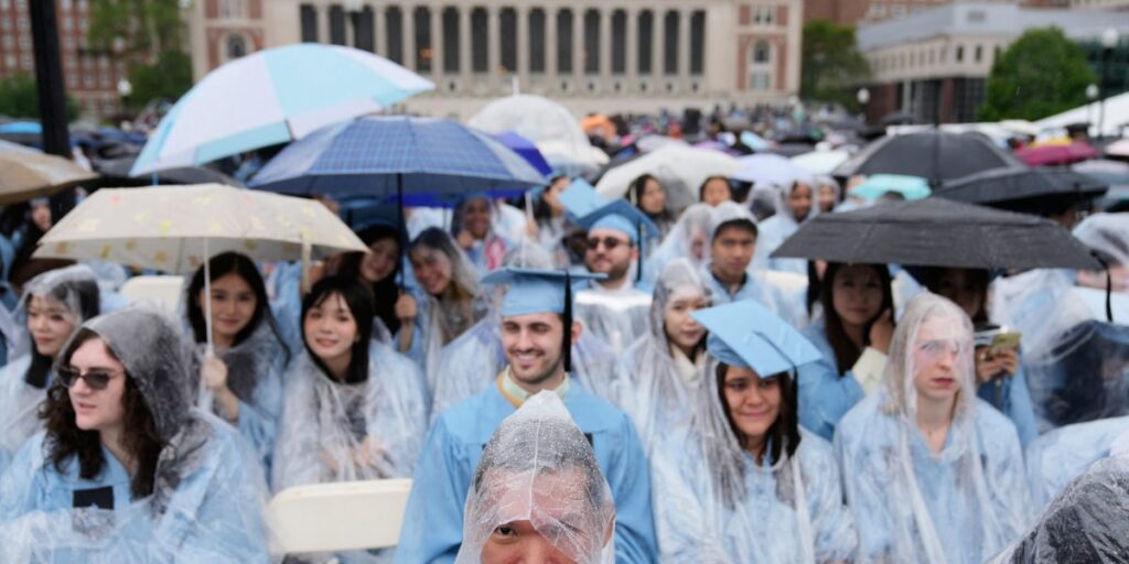 L’université en vaut-elle le coût ? Les diplômés ne pensent plus ainsi.