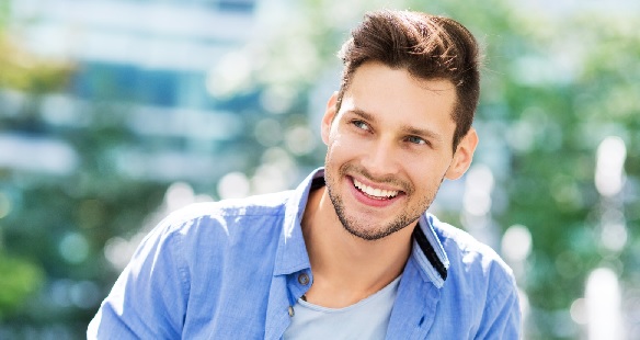 Pour les hommes : 7 changements de style de vie qui vous aideront à paraître 20 ans plus jeune.