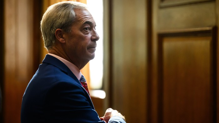Nigel Farage abandonne ses projets de réduction d’impôts et se concentre sur la réduction des dépenses publiques