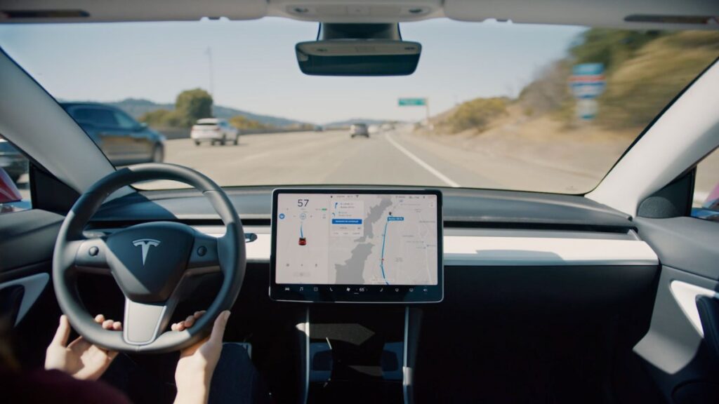 Tesla publie un rapport de sécurité détaillé après que le co-PDG de Waymo a demandé plus de données