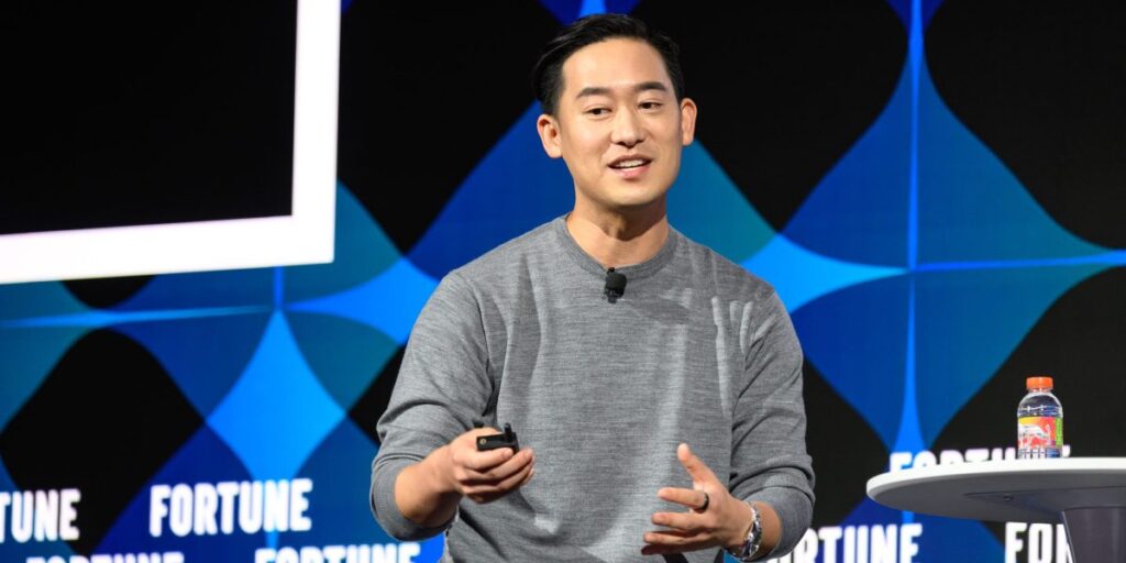 Le recours aux modèles d’IA peut conduire à des résultats « médiocres », prévient le PDG du cabinet de conseil en design IDEO