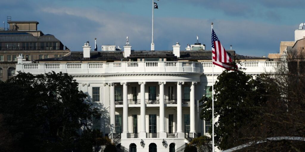 Le président Trump commue la peine d’un dirigeant du capital-investissement reconnu coupable d’un stratagème visant à frauder plus de 10 000 investisseurs