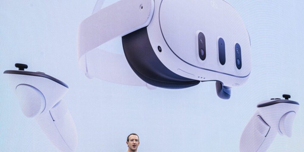 Mark Zuckerberg a renommé Facebook pour correspondre au Metaverse. Quatre ans et 70 milliards de dollars de pertes plus tard, il avance.