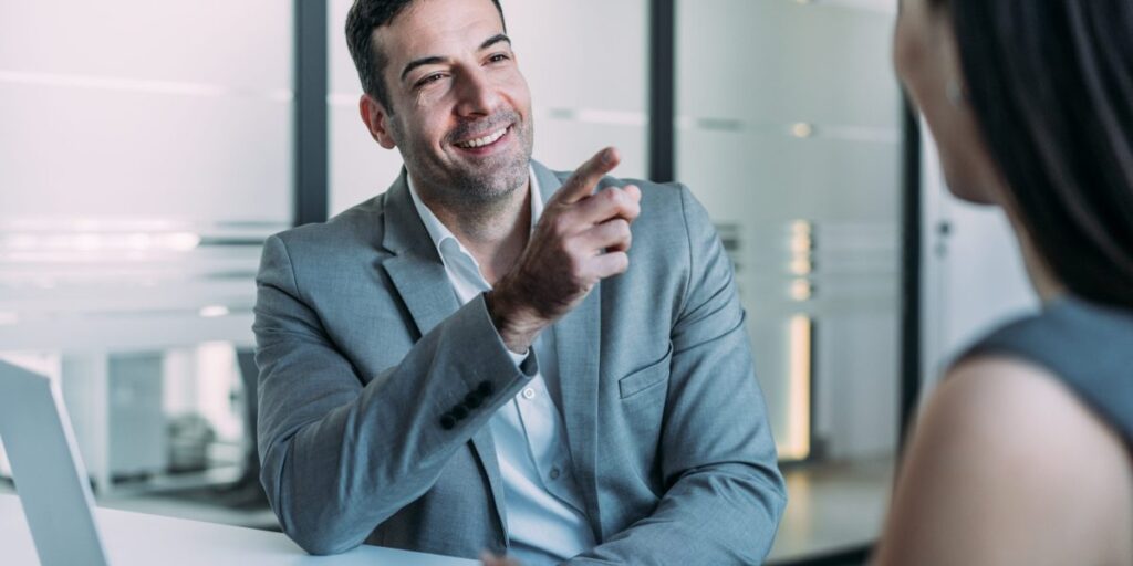 Les PDG donnent des commentaires bruts aux candidats lors des entretiens : s’ils sont « offensés », alors ils ne conviennent pas.