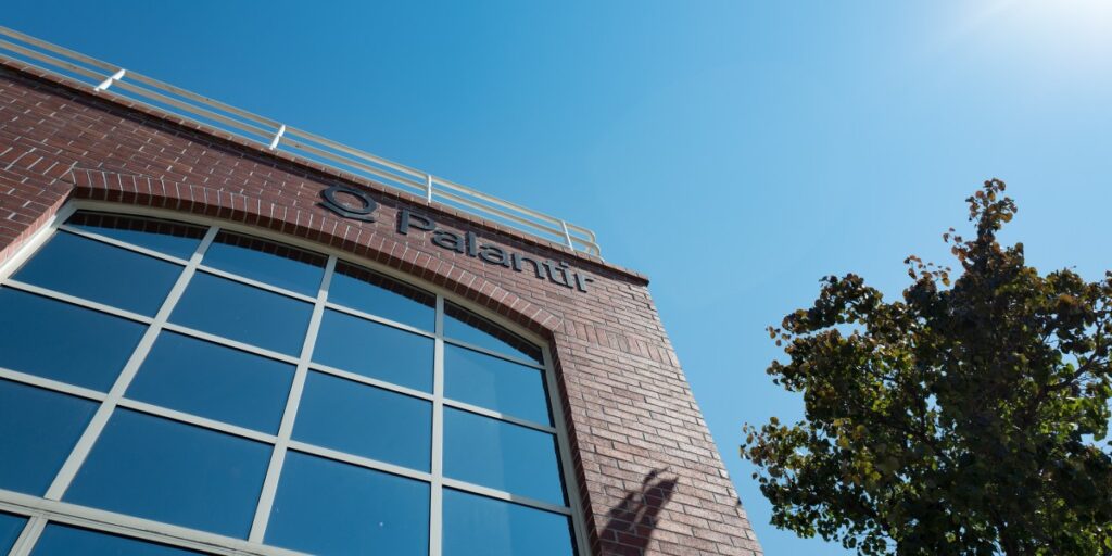 Un nouveau contrat montre que Palantir travaille sur la plate-forme technologique d’une autre agence fédérale pour travailler avec ICE