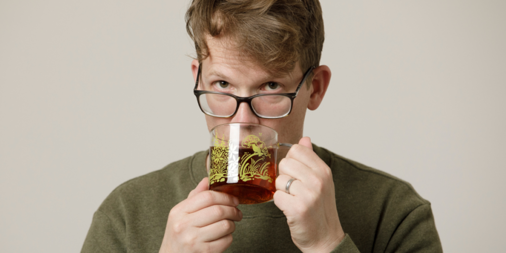 Le milliardaire YouTuber Hank Green dit à la génération Z de reconsidérer ses paris sur Tesla et partage les changements de portefeuille qu’il apporte pour éviter les retombées de la bulle de l’IA