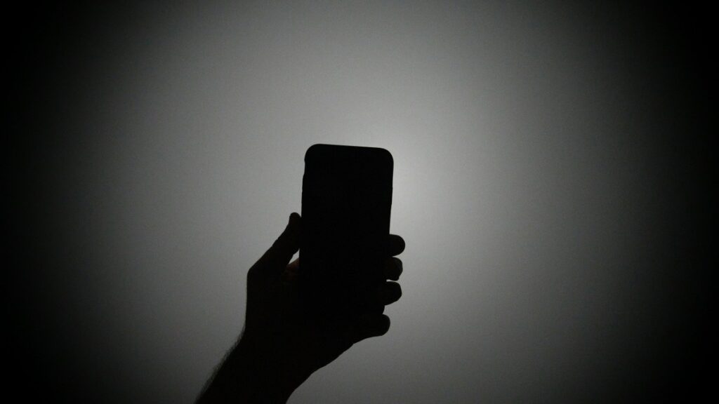 Rencontrez l’équipe qui enquête lorsque des journalistes et des militants sont piratés par des logiciels espions du gouvernement.