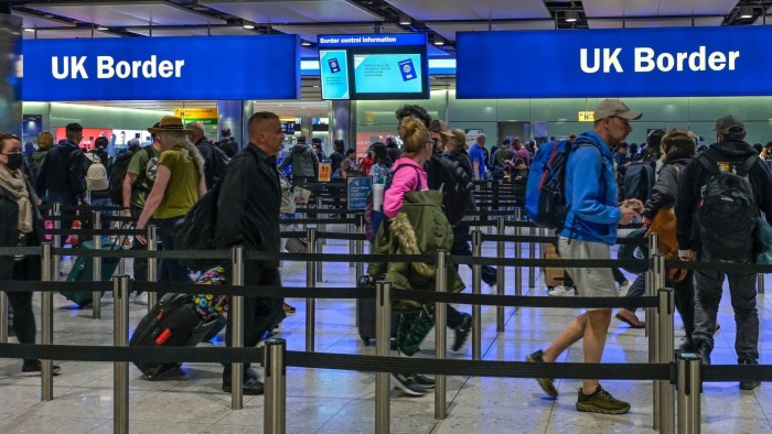 Des règles plus strictes en matière de visa pourraient coûter au Royaume-Uni jusqu’à 10,8 milliards de livres sterling