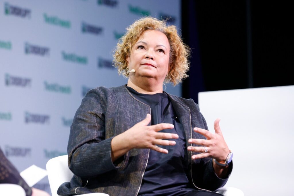 Le remaniement de la direction d’Apple se poursuit avec les départs du directeur juridique et du responsable politique