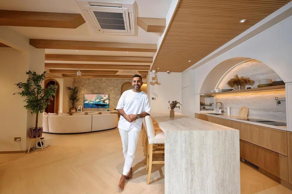Le chanteur singapourien Tawfik Batisa parle de sa nouvelle maison : c’est bien de déclasser et de prendre sa retraite à 50 ans